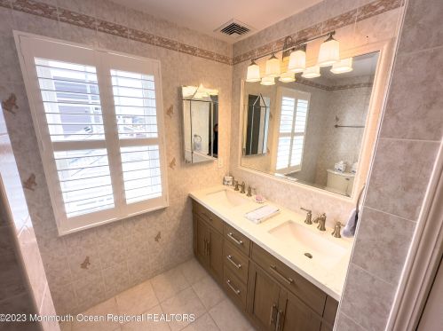 1707 Baltimore Ave, Lavallette NJ 08735-2402 exterior