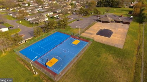 209 Persimmon Cir, Dover DE  19901-2535 exterior