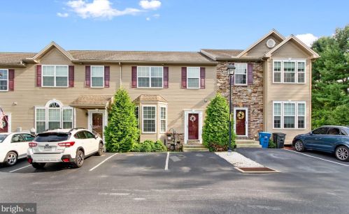 653 Sunglow Dr, Shrewsbury, PA 17361-3304