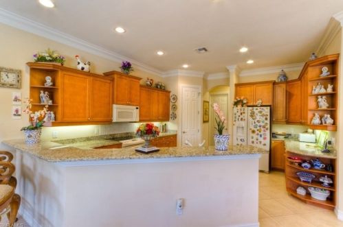 5076 Post Oak Ln, Naples FL  34105-4526 exterior