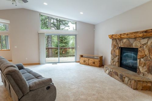 1681 Tionontati St, South Lake Tahoe CA  96150-4902 exterior