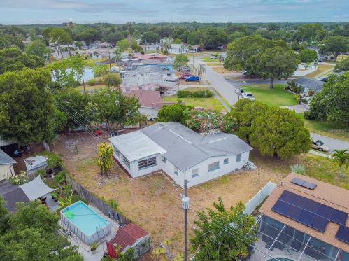 5830 82nd Ter, Pinellas Park FL  33781-1428 exterior