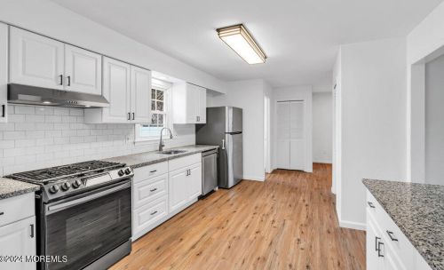 828 Burnt Tavern Rd, Bricktown NJ  08724-2540 exterior