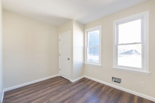 40 Arverne Ter, Irvington NJ  07111-3815 exterior