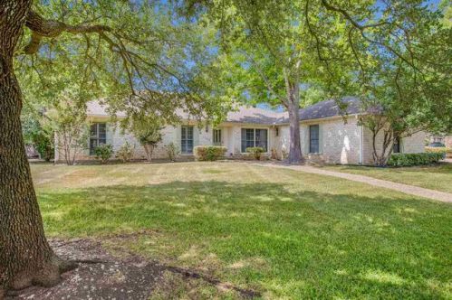 1124 Knotty Oaks Dr, Waco, TX 76712-2318