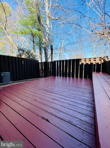 2120 Cartwright Pl, Herndon VA  20191-1903 exterior