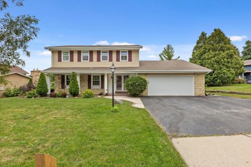 2111 Grayfox Ct, Waukesha, WI 53188-1536
