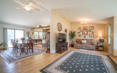 15050 Signet Ln, Waukesha, WI 53151-5763