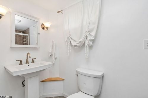 2 Lenhome Dr, Cranford NJ 07016-2954 exterior