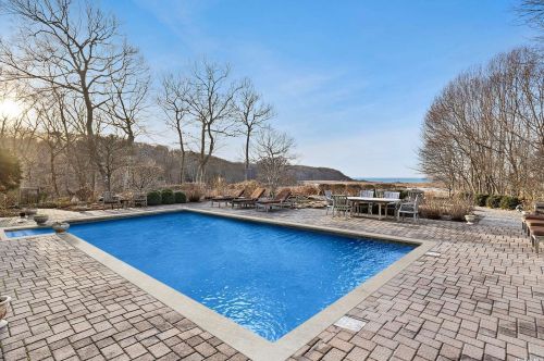 14 Silver Beech Ln, Baiting Hollow NY  11933-1215 exterior