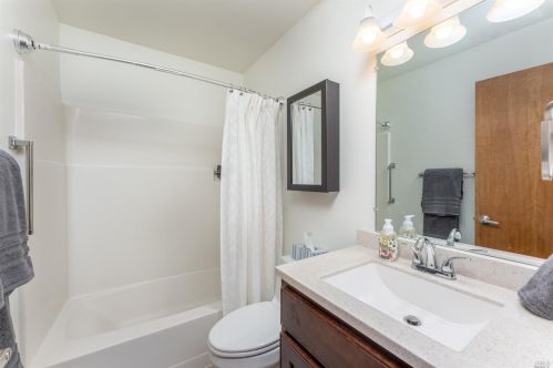 1533 Yardley St, Santa Rosa CA 95403-2397 exterior