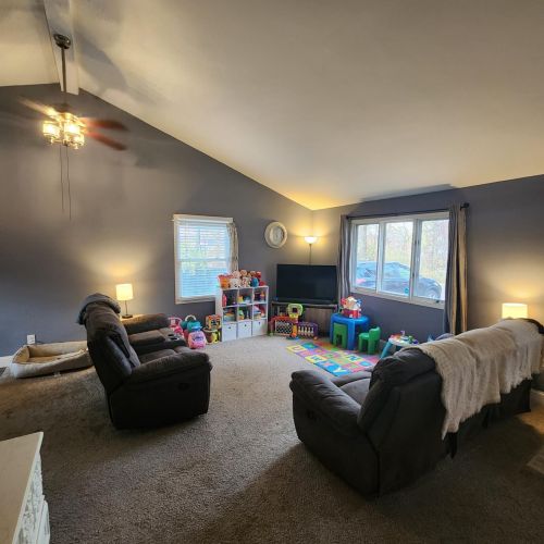 534 Shelby St, Hobart, IN 46342-2528