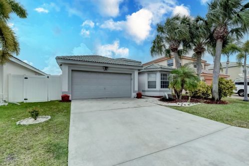 3830 Newport Ave, Boynton Beach, FL 33436-8529