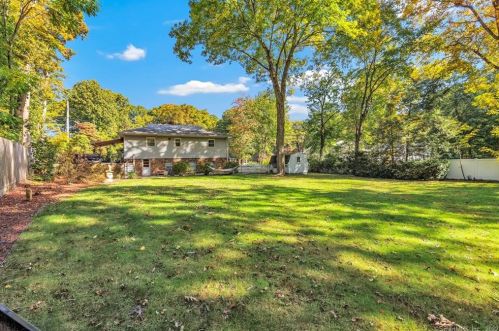 36 Leffert Rd, Bridgeport, CT 06611-4951