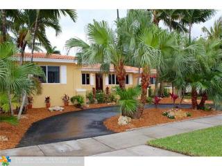 822 Tyler St, Hollywood FL  33019-1327 exterior