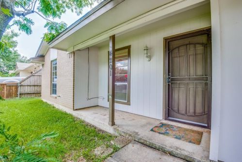 4201 Redstone Rd, Denton TX  76209-8045 exterior