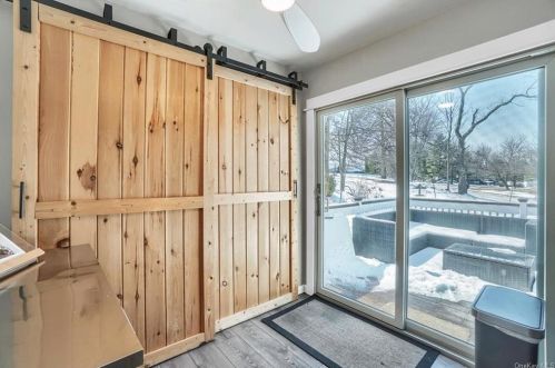 34 Larch Ct, Fishkill NY  12524-2626 exterior