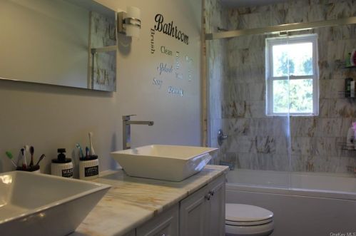2 Sunrise Rdg, Florida NY  10921-3112 exterior