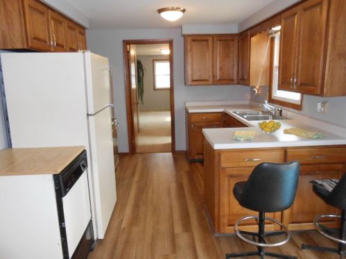 1695 Beaver Dam Dr, Green Bay, WI 54304-2059