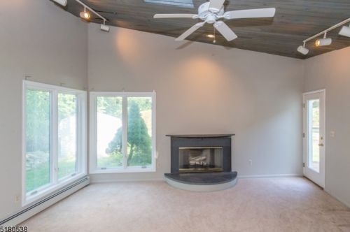 6 Moraine Rd, Greystone Park, NJ 07950-2711