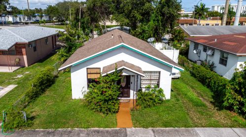 206 2nd Ter, Dania Beach FL  33004-4008 exterior
