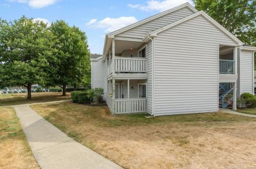 28 Crown Knoll Ct, Groton, CT 06340-6275