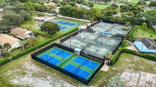 4315 Lakewood Dr, Delray Beach FL  33445-9004 exterior