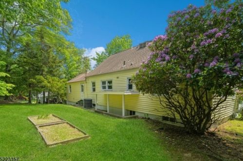 27 Dogwood Rd, Greystone Park NJ  07950-1918 exterior