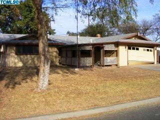 11589 Echo Ln, Hanford, CA 93230-6320