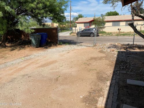 135 Blacklidge Dr, Tucson AZ 85705-3829 exterior