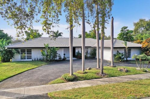 5421 36th Ct, Hollywood, FL 33021-2327