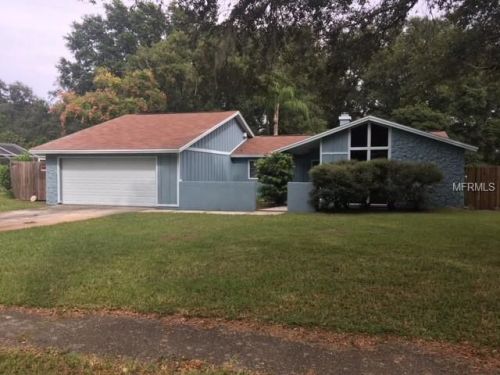 18429 Swan Lake Dr, Lutz, FL 33549-5872