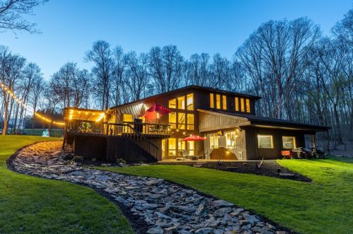 233 Woodland Way, Somerset, PA 15501-9306