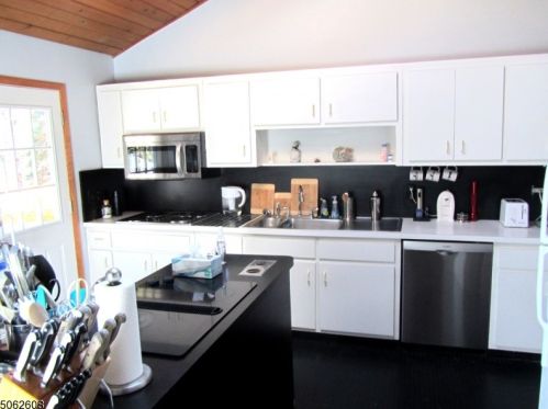 82 Rolling Ridge Rd, West Milford Lakes, NJ 07480-2953