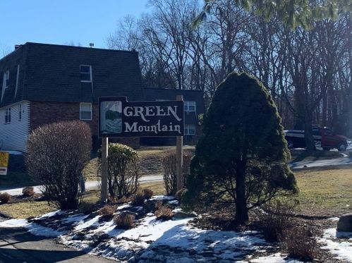 6 Crescent Dr, Thiells, NY 10984-1637