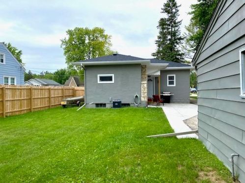 1901 Wall St, Waukesha WI  53188-2829 exterior