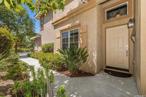 1833 Morning View Dr, Vista, CA 92084-3350