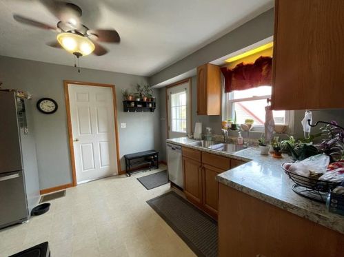 250 Tieline Rd, Grove City, PA 16127-6234