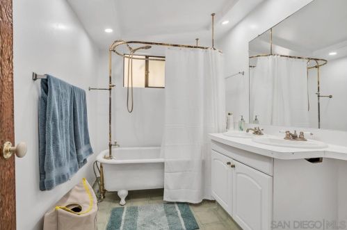 232 Rios Ave, Solana Beach CA  92075-1240 exterior