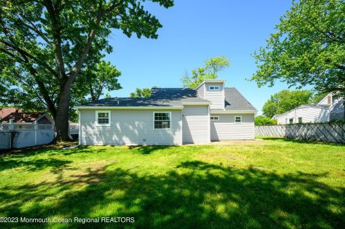35 Buttonwood Pl, Hazlet NJ  07730-2173 exterior