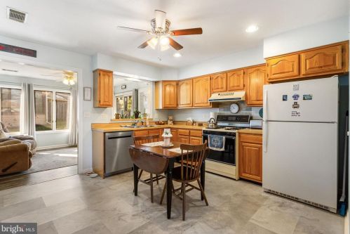 434 Deerfield Dr, Hanover PA  17331-5203 exterior