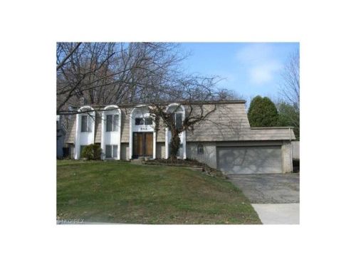 803 Valley Dr, Vermilion, OH 44001-2040
