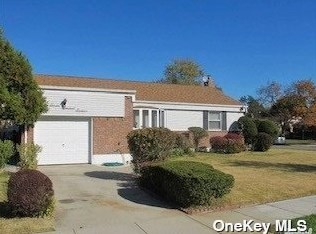 716 Cathy Ct, Floral Park, NY 11003-4318