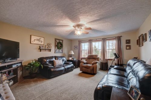 212 Edgefield Blvd, Marion OH 43302-5801 exterior