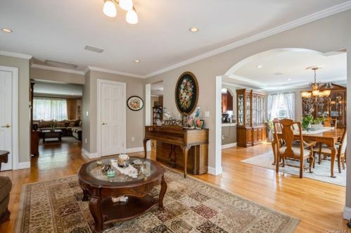 215 Croton Dam Rd, Crotonville NY  10562-2106 exterior