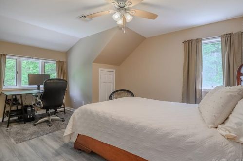 9 New Brg Rd, Brookfield Center CT  06804 exterior