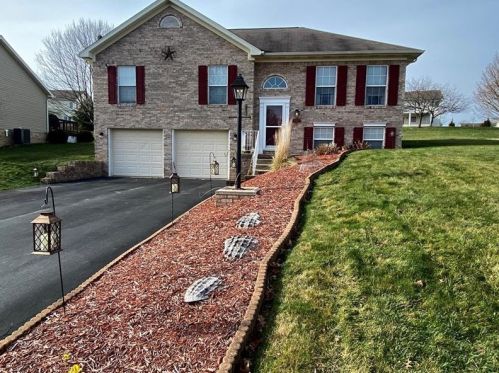 1006 Blue Ridge Dr, Latrobe, PA 15650-2597