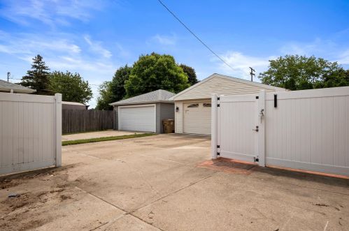 2541 80 Pl, Kenosha WI 53142-4533 exterior