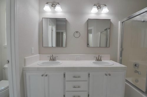 490 Santa Barbara St, Los Banos CA  93635-6324 exterior