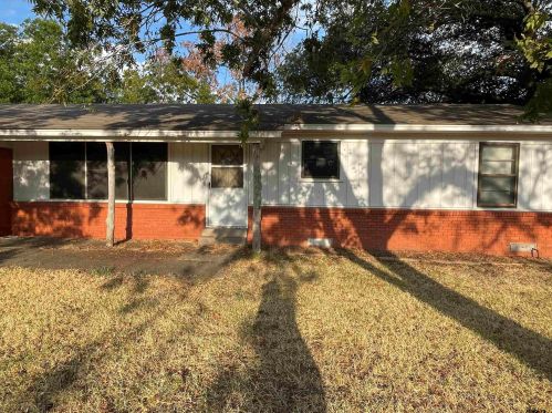 900 Palm St, Van, TX 75790-3046